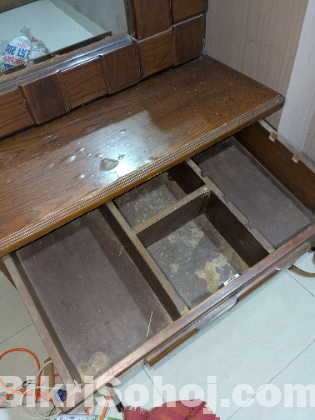 Dressing table